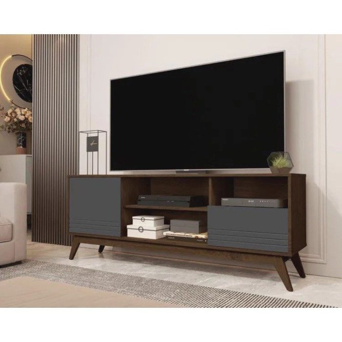 Rack / Bancada kai 1.60m Estilo Retrô com Pés em Madeira Acabamento em Alto Relevo Pintura UV: Amadeirada Laqueado Off White 2 Portas com Dobradiças Cor Cedro /Cinza - Imagem 1